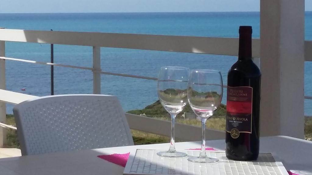 Вілла Vista Mare Tra I Luoghi Di Montalbano Пунта-Секка Екстер'єр фото